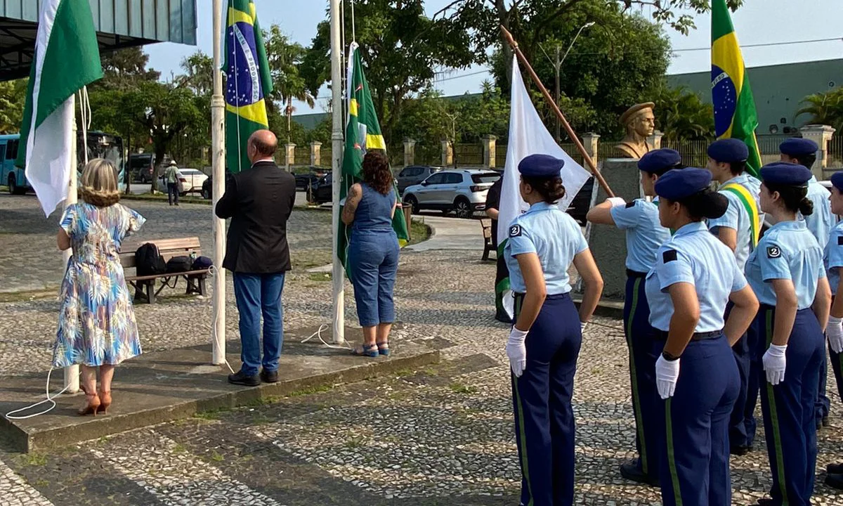 Ato Cívico marca o Dia da Bandeira em Paranaguá