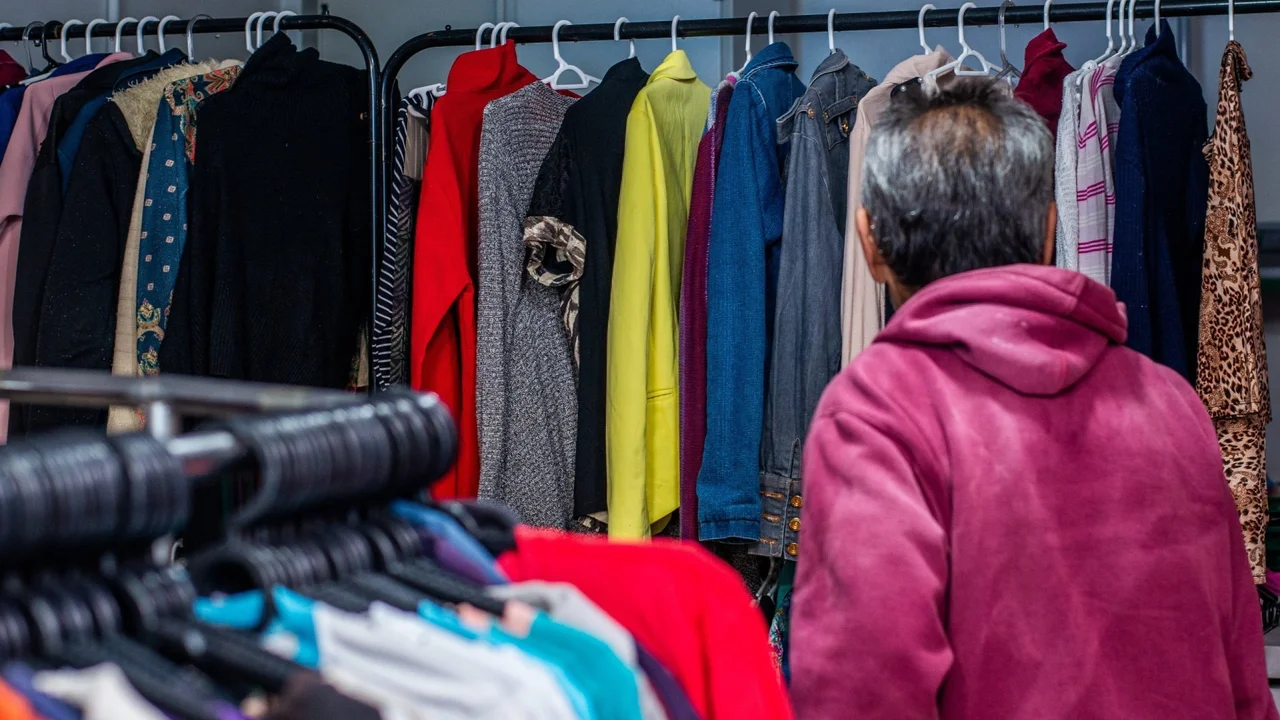 Varal Solidário leva roupas e calçados gratuitos à população da Ilha dos Valadares nesta quinta-feira