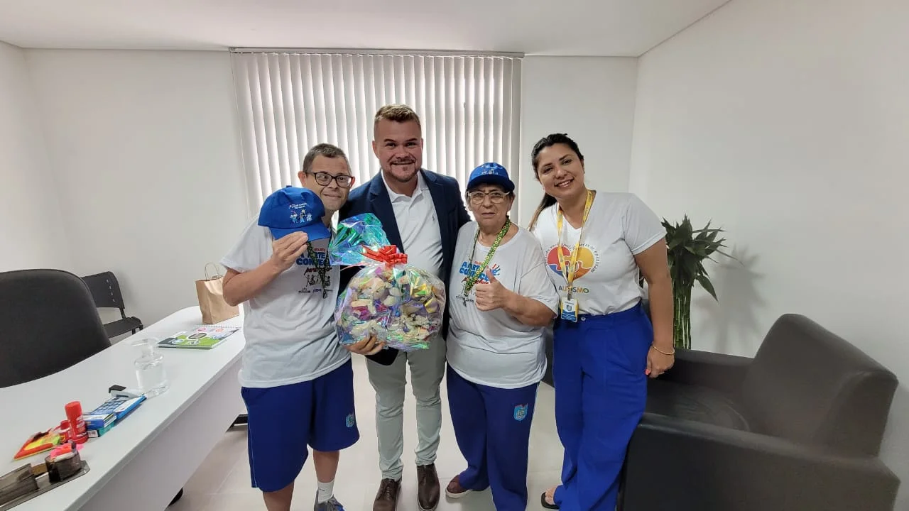 Prefeito recebe agradecimento dos alunos do projeto A Arte de Conhecer para Incluir