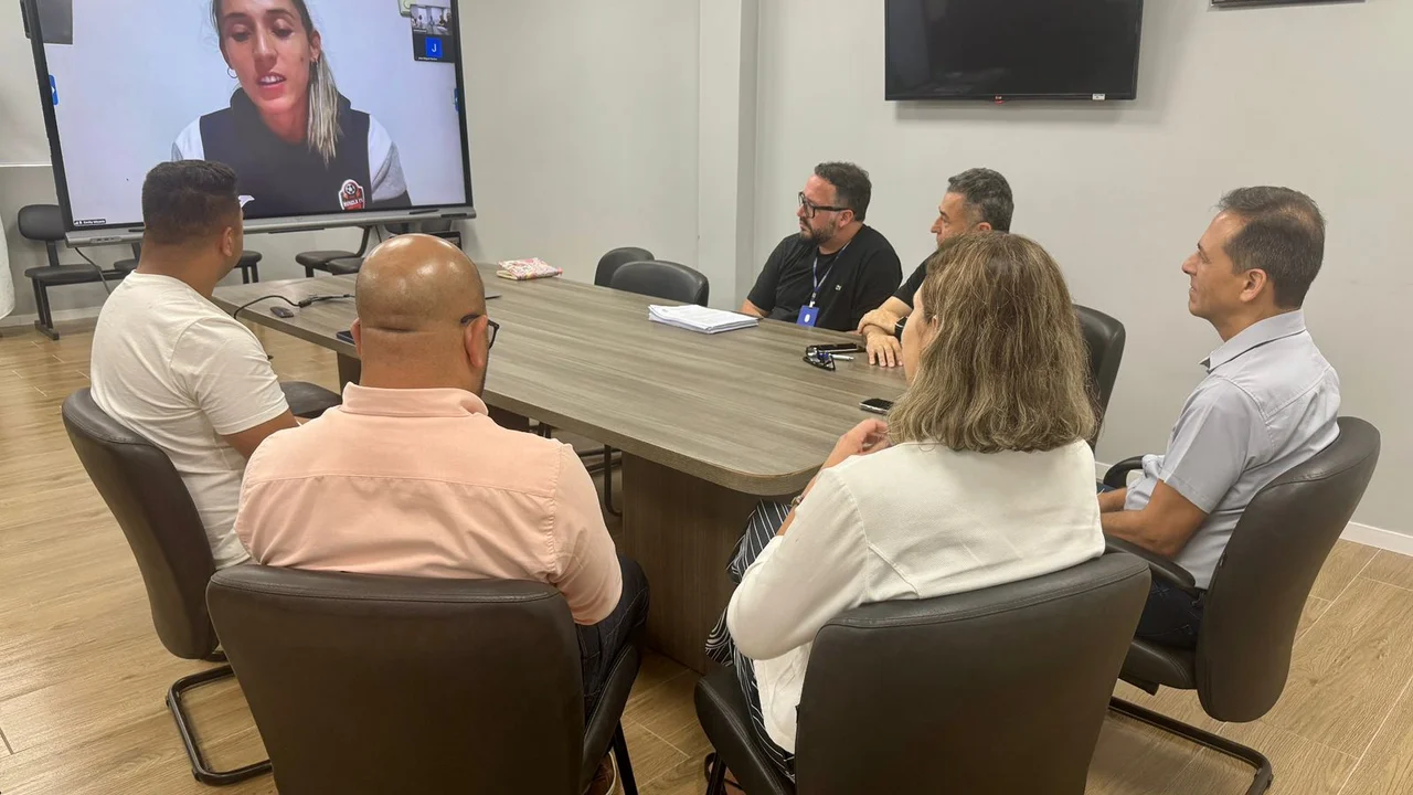 Prefeito Adriano Ramos parabeniza parnanguara eleita melhor jogadora do mundo