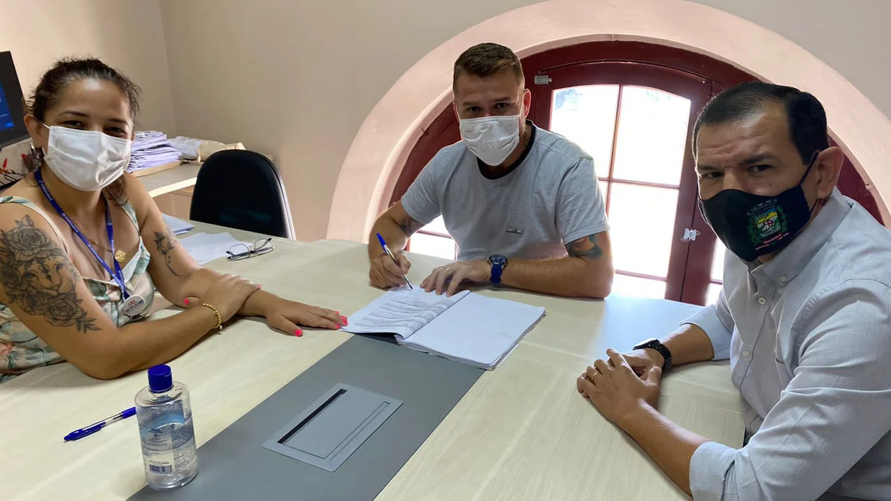 Prefeitura nomeia candidatos aprovados em concurso público para cargos na Educação