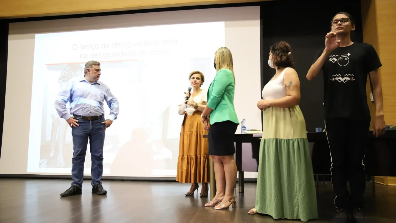 Palestra aborda a importância da rede de proteção à infância e adolescência