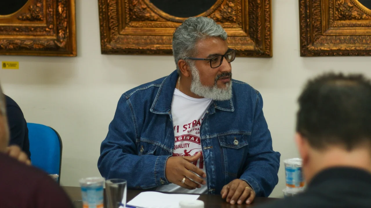 Secretário da Fazenda participa de reunião extraordinária na Câmara