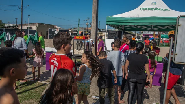 Programa Esporte para Todos leva lazer, brincadeiras e integração para crianças na Vila Guarani