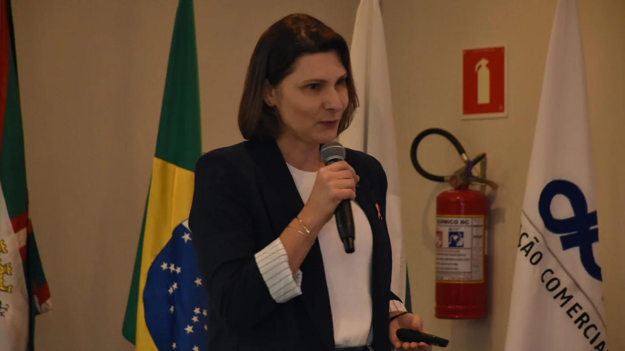Palestra com vice-prefeita integra programação do Outubro Rosa