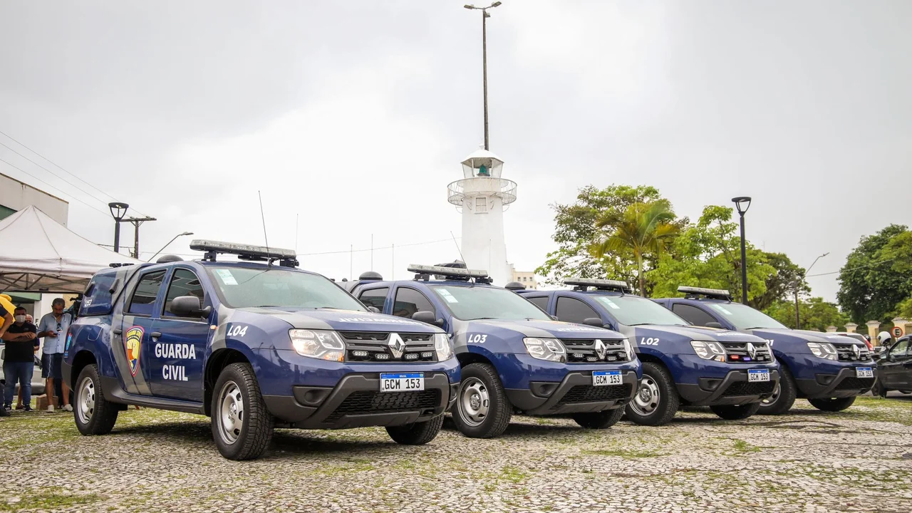 Prefeitura entrega 4 novas viaturas para a Guarda Civil Municipal