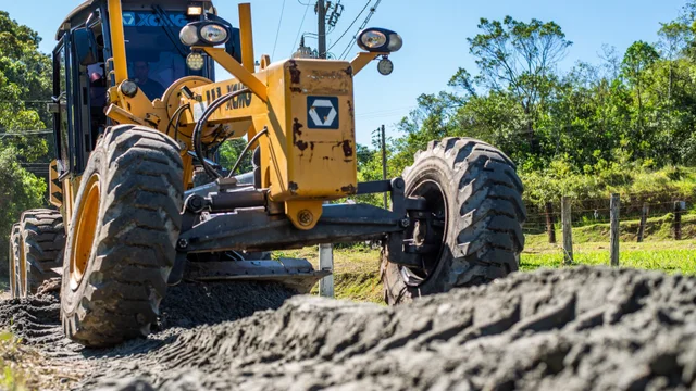 Prefeitura realiza melhorias em via do Rio das Pedras para facilitar acesso de moradores em Alexandra