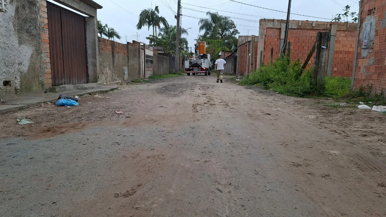Prefeitura realiza obras para resolver acúmulo de água em rua na Ilha dos Valadares