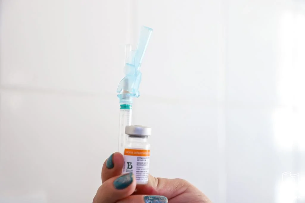 Pessoas que receberam a vacina contra a Covid-19 devem aguardar intervalo indicado para doação de sangue
