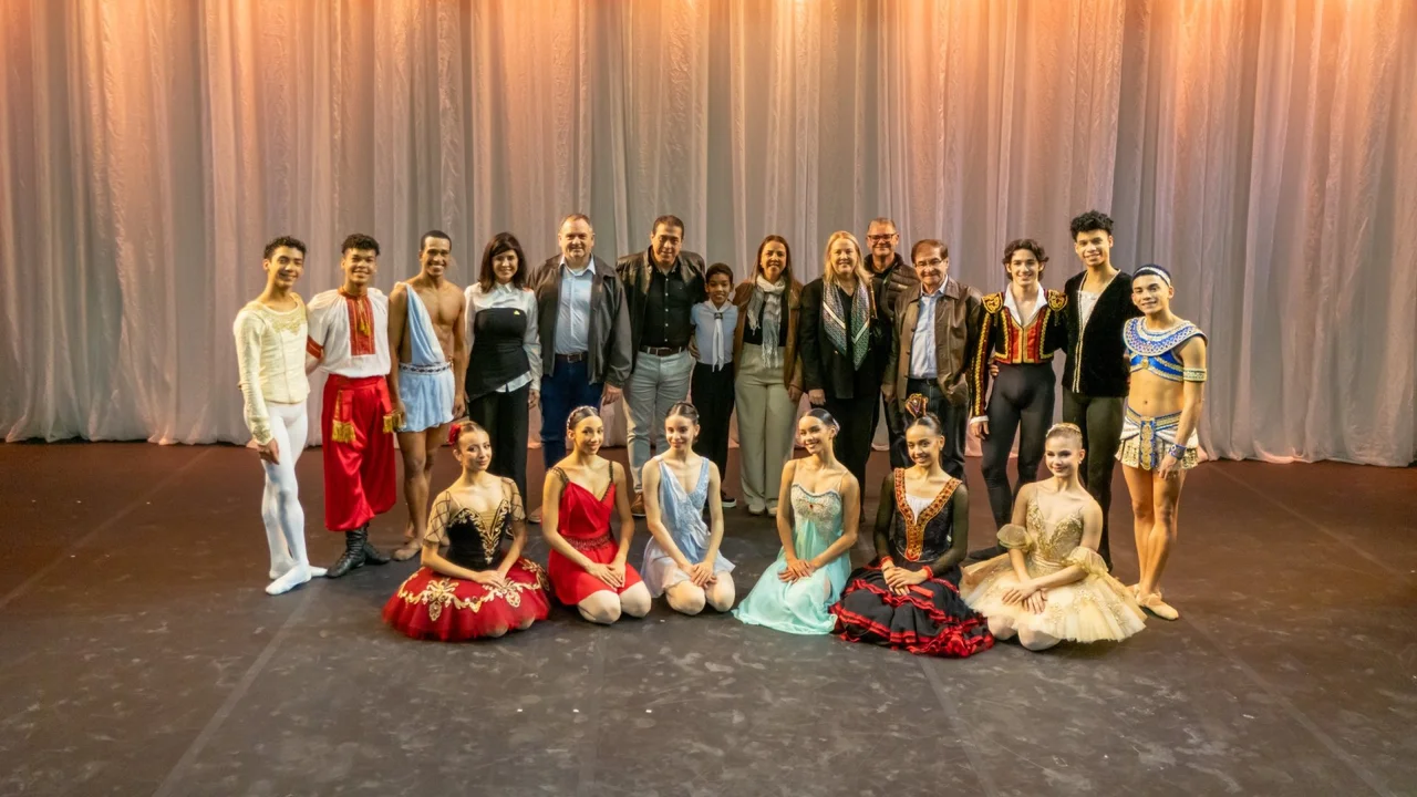 Gala Bolshoi em Paranaguá emociona público com espetáculo gratuito