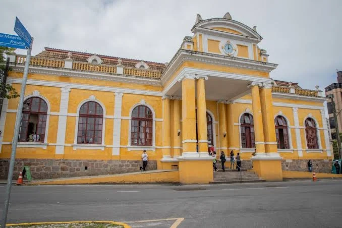 Últimos detalhes são preparados para os dias de Carnaval em Paranaguá