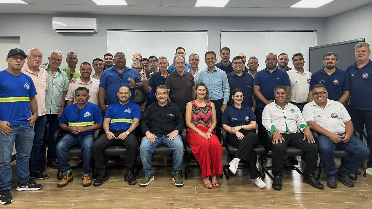 Prefeito Adriano Ramos recebe representantes da Intersindical