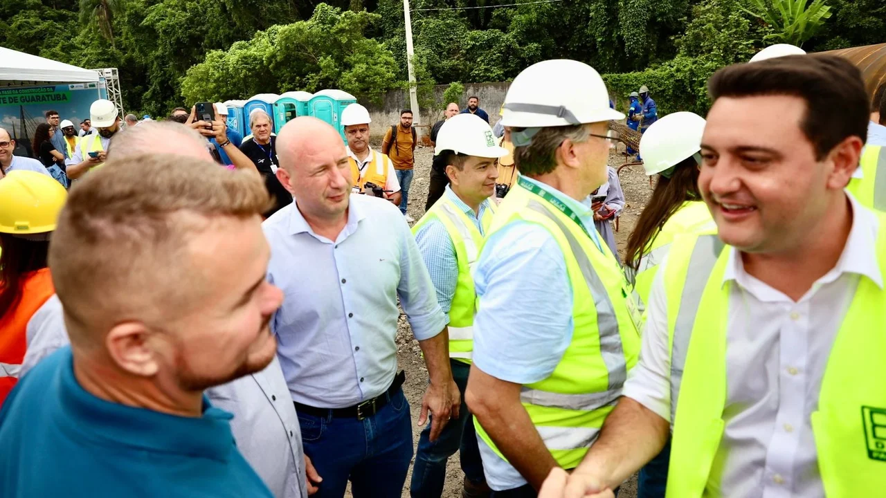 Prefeito Marcelo Roque, presidente da Amlipa acompanha anúncios de obras em Guaratuba