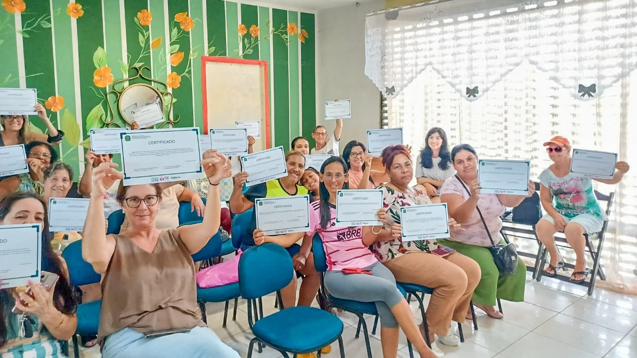 Provopar realiza solenidade e participantes recebem certificado das mãos da primeira-dama