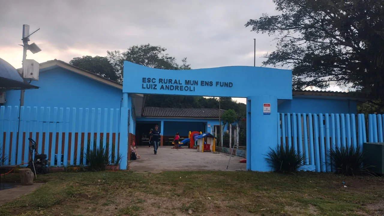 Secretaria de Desenvolvimento Rural e Ilhas realiza melhorias em escola de campo no Morro Inglês
