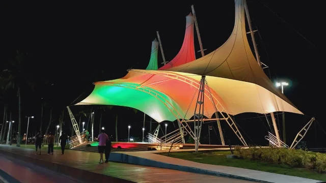 Solidariedade em cores: Paranaguá ilumina Palco Tutoia em apoio ao Rio Grande do Sul