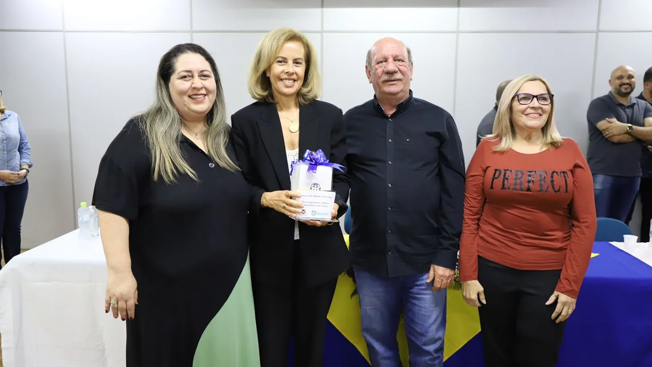 Paranaguá Previdência homenageia servidores públicos aposentados