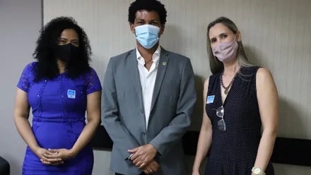 Secretária Municipal de Assistência Social, Gisele Cristina da Silva, assistente social, Janaína Arantes e Coordenador Geral da População em Situação de Risco, Carlos Alberto Ricardo Júnior
