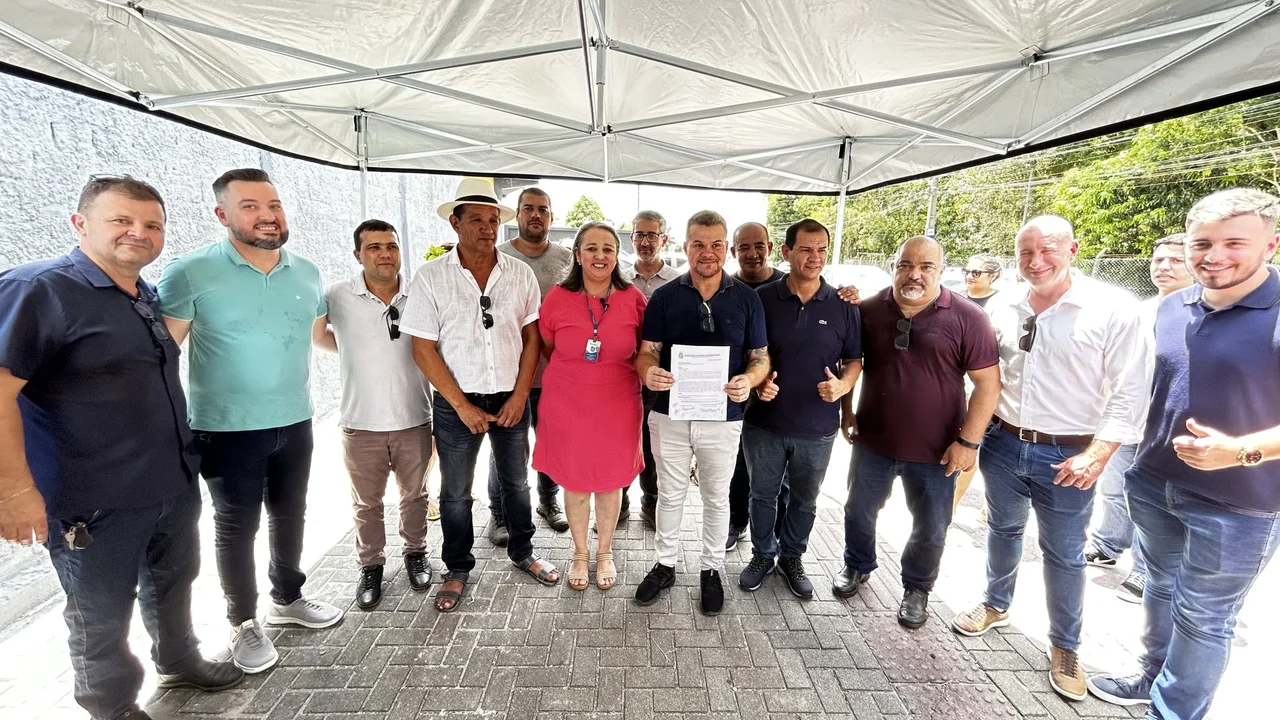 Prefeito assina ordem de serviço para pavimentação de ruas no Jardim Jacarandá e no Ouro Fino