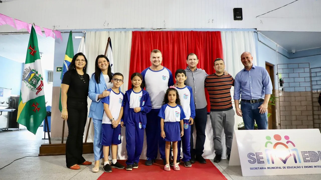 Mais de 15 mil estudantes recebem uniforme escolar da Prefeitura de Paranaguá