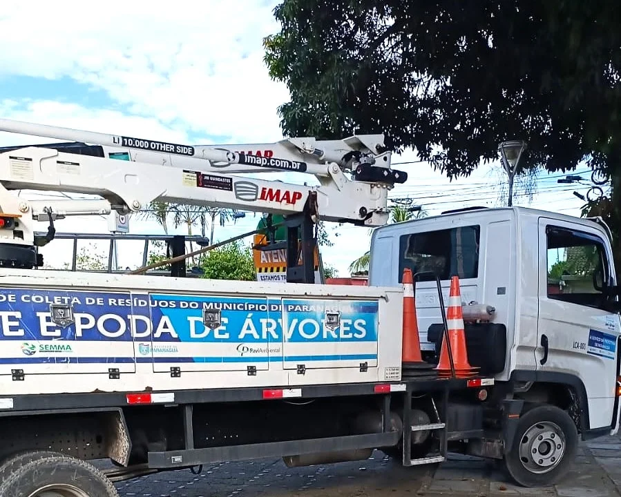 Praça Cyro Abalém recebe pintura e manutenção para Festa de Nossa Senhora dos Navegantes