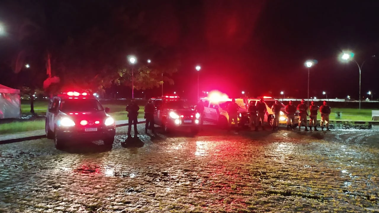Equipes da Prefeitura e da Polícia Militar realizam fiscalização do toque de recolher