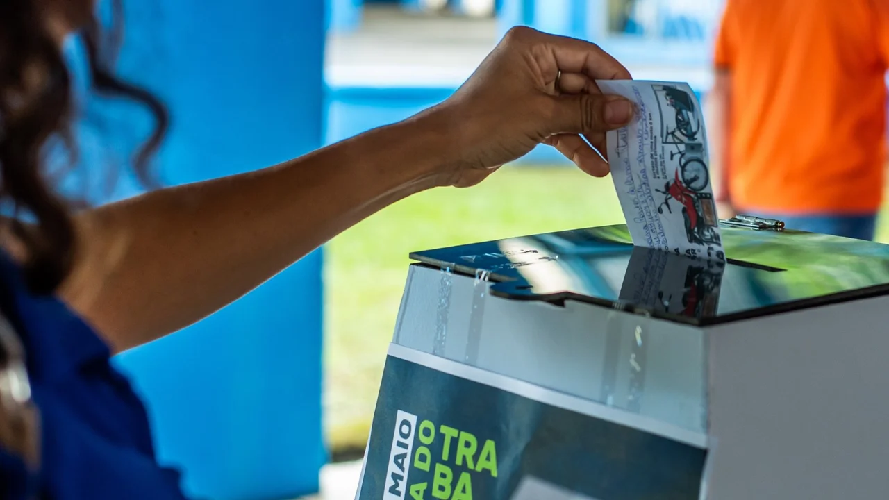 Troca de cupons movimenta o comércio e garante participação nos sorteios da Festa do Trabalhador em Paranaguá