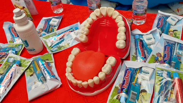 Prefeitura distribui kits de higiene bucal para alunos da rede municipal
