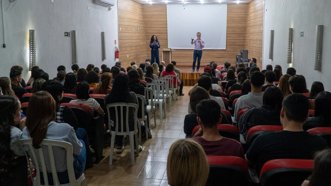 Prefeitura de Paranaguá realiza encontro com estagiários e destaca a importância da formação profissional no serviço público