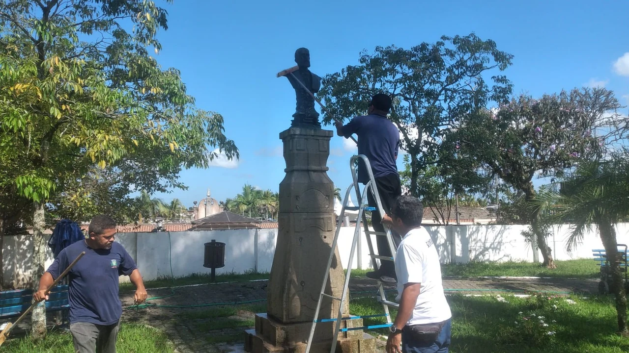 Secretaria de Cultura e Patrimônio Histórico recupera monumentos da Praça Joaquim Tramujas