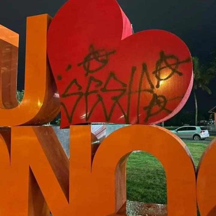 Letreiro turístico é alvo de vandalismo