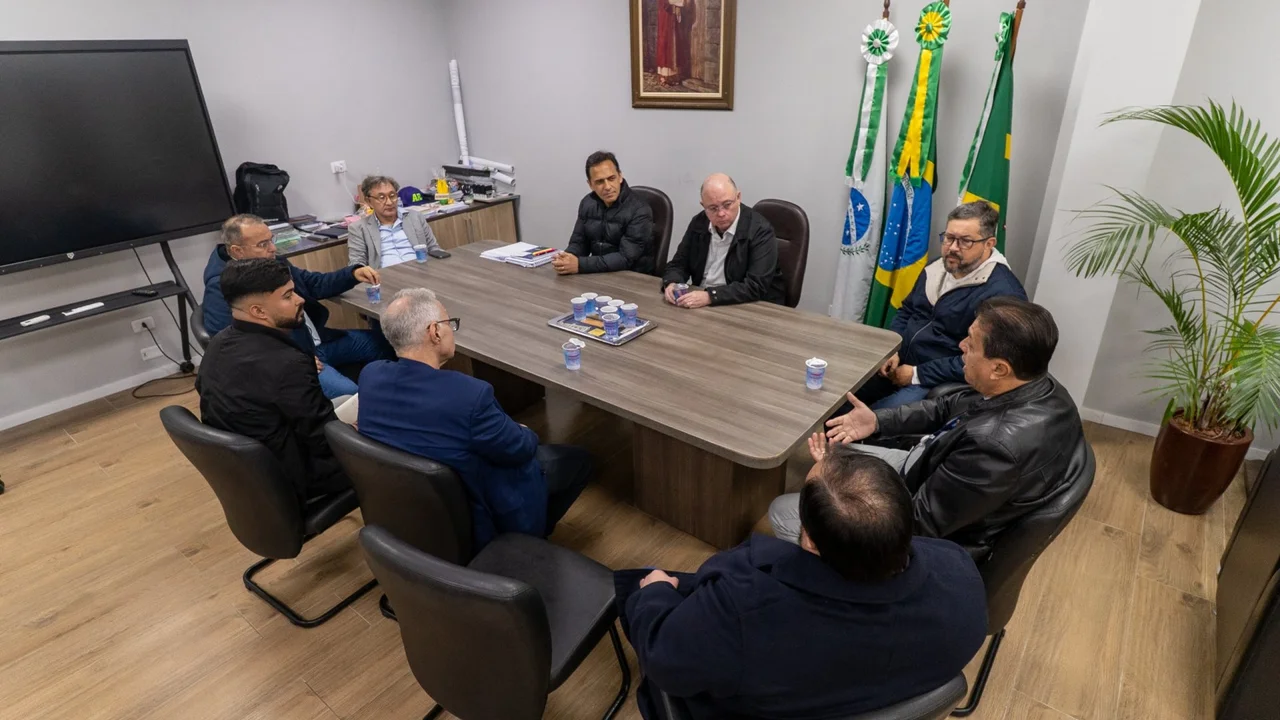 Prefeitura de Paranaguá e setor portuário discutem ajustes em lei sobre uso de espaços públicos por terminais