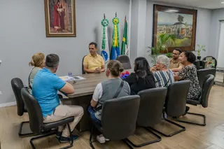 Prefeito Adriano Ramos recebe professores para discutir melhorias na Educação Especial em Paranaguá