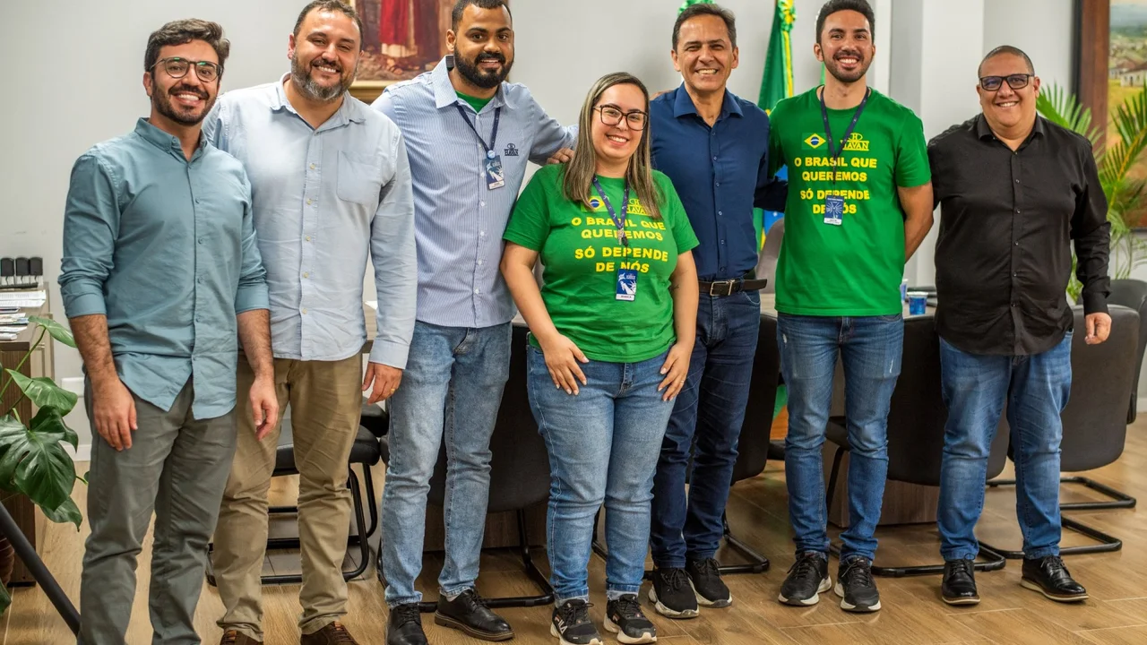 Prefeito Adriano Ramos recebe representantes da nova loja Havan