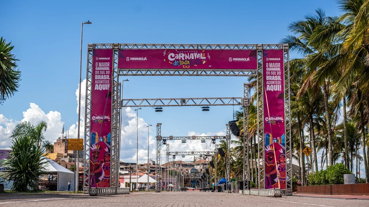 Prefeitura de Paranaguá organiza trânsito para os desfiles de Carnaval na Praça de Eventos