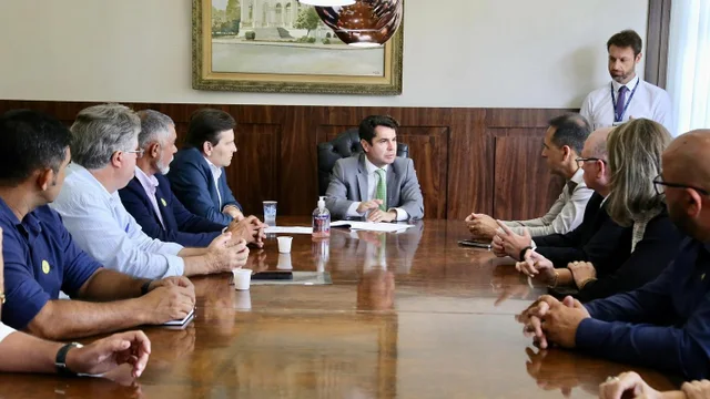 Com cidade em situação de emergência após fortes chuvas prefeito se reúne com autoridades estaduais em Curitiba