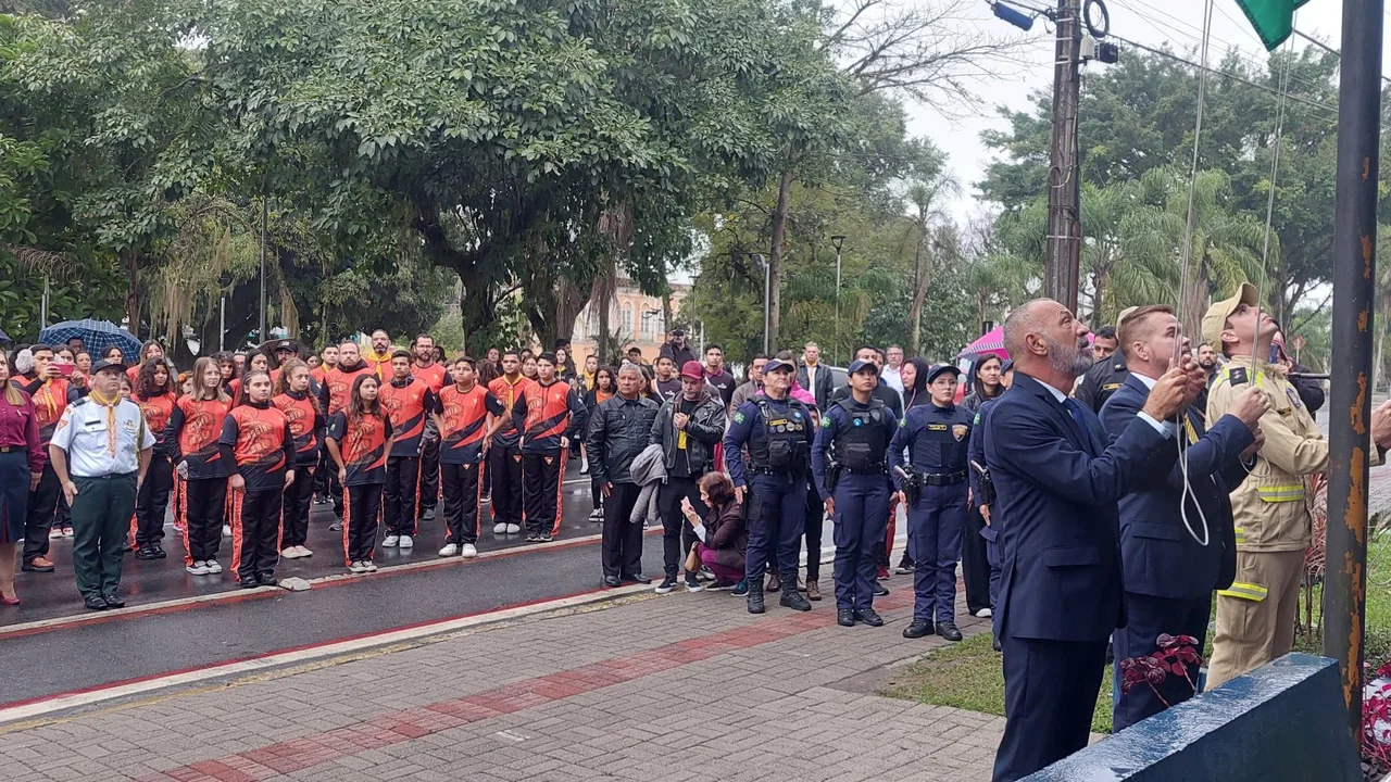 Ato Cívico celebra aniversário de Paranaguá