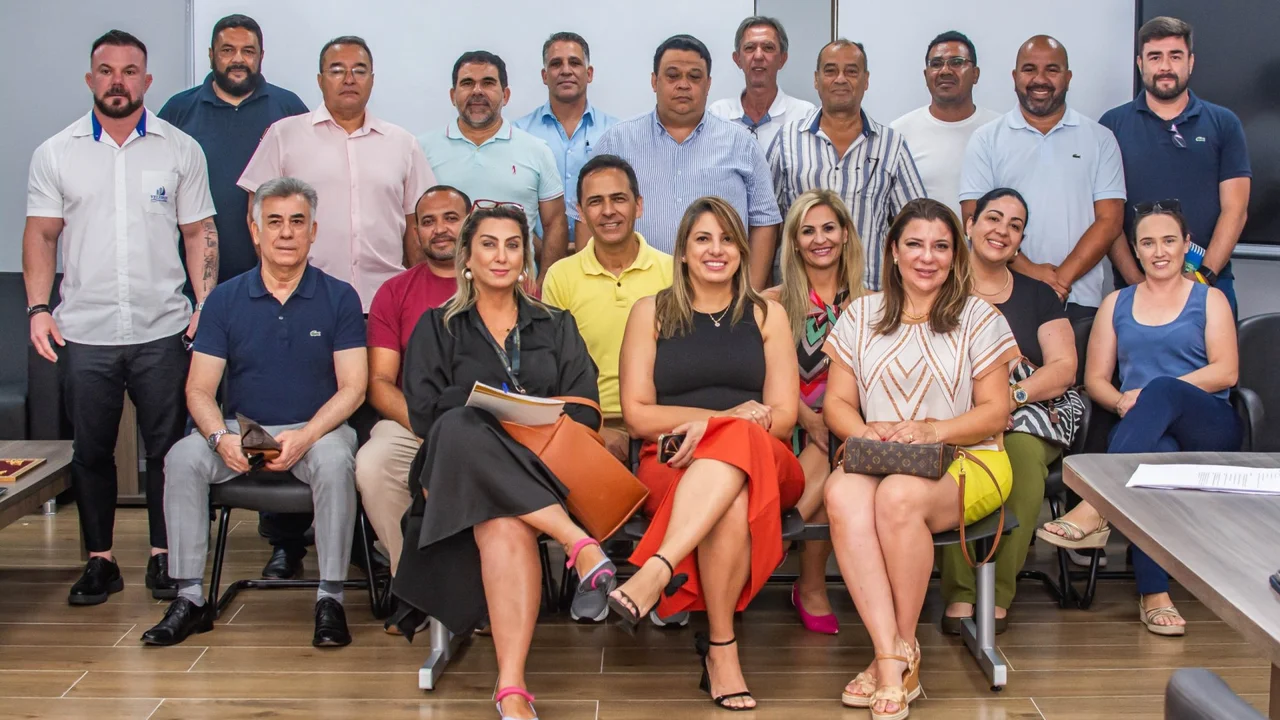 A Prefeitura de Paranaguá anuncia medidas para agilizar serviços a construtoras e corretores