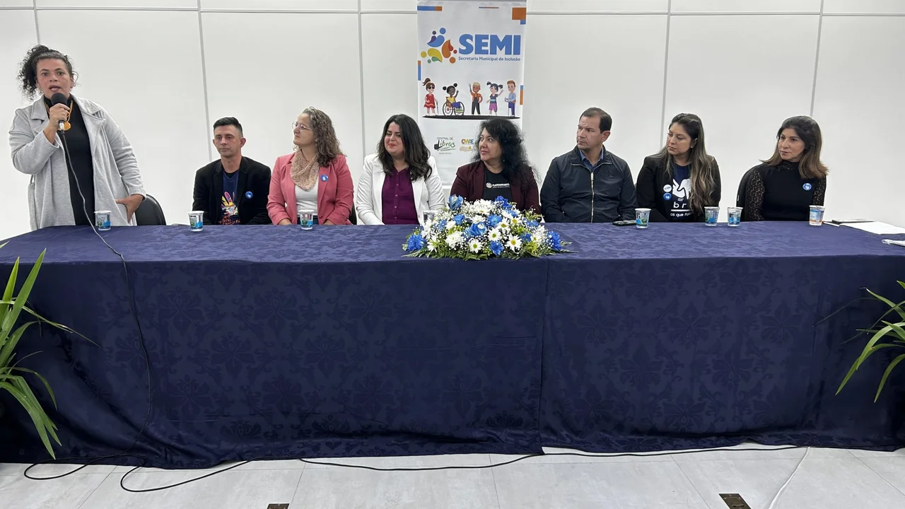 #375anosdeParanaguá Alunos do curso de Libras recebem certificados