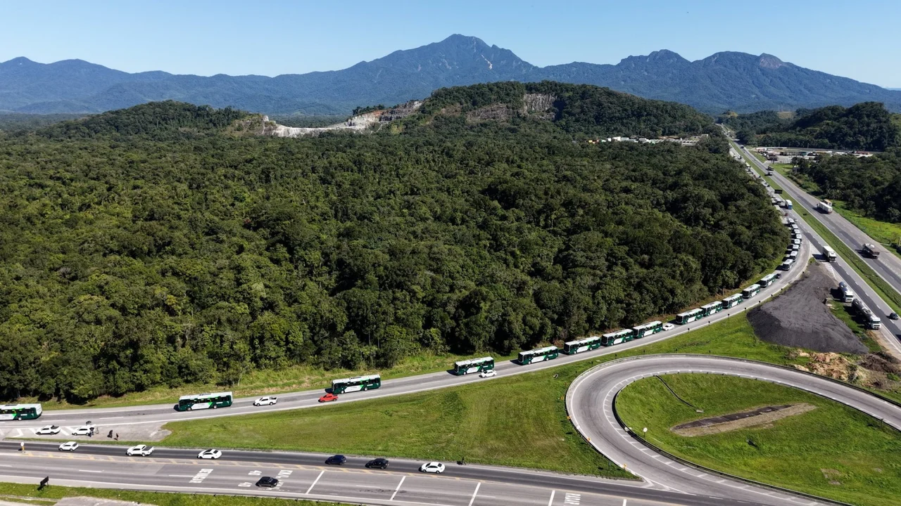 Paranaguá entregou 40 novos ônibus e renovou mais de 80% da frota do transporte coletivo