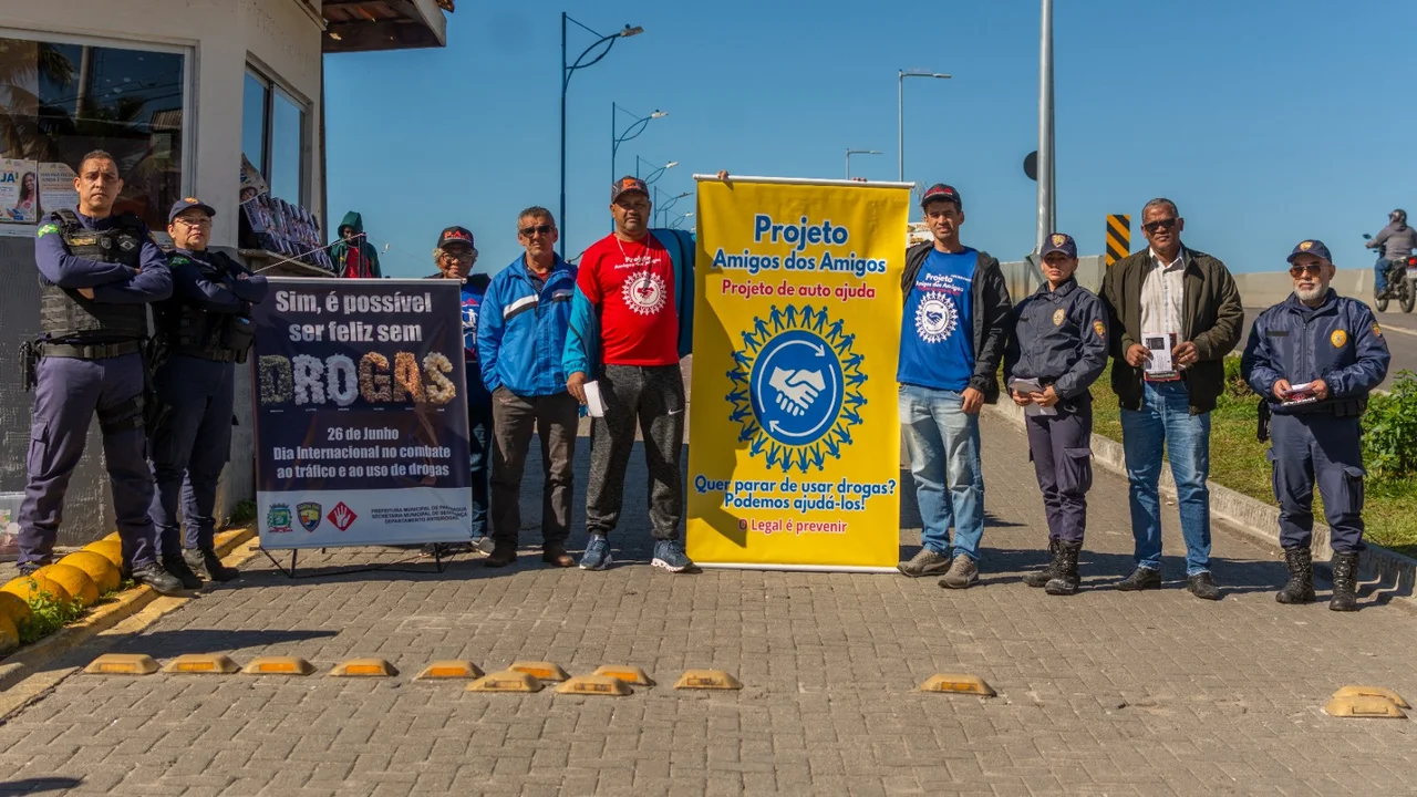 Guarda Civil de Paranaguá promove panfletagem na Ilha dos Valadares em alusão ao Dia Internacional de Combate às Drogas