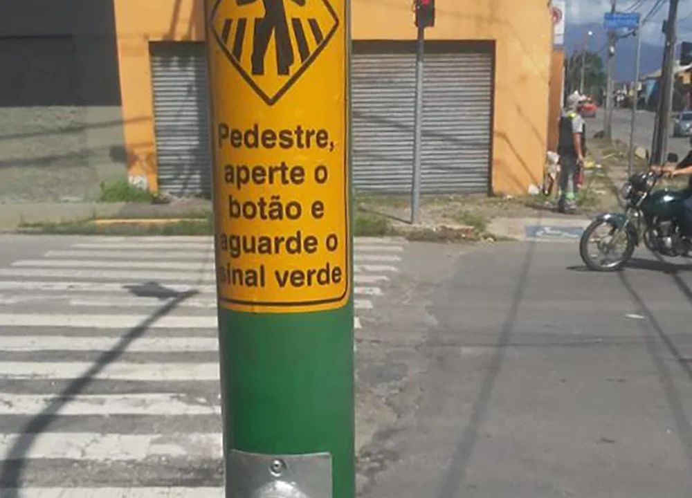 Semáforo para pedestres é instalado na Vila Guarani