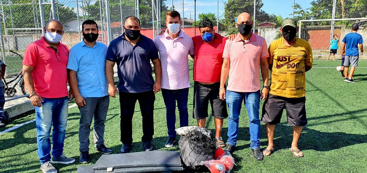 Associação Vila Bela recebe materiais esportivos
