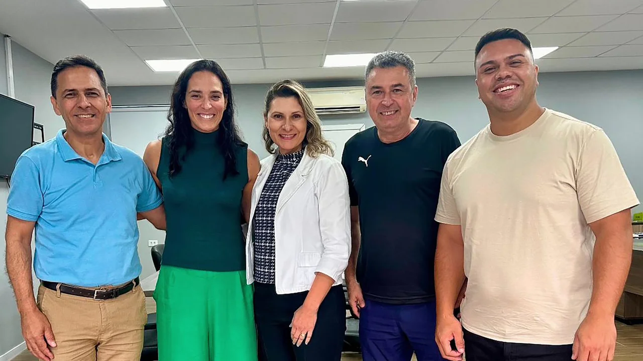 Presença Ilustre: Ágatha Rippel visita Prefeitura de Paranaguá