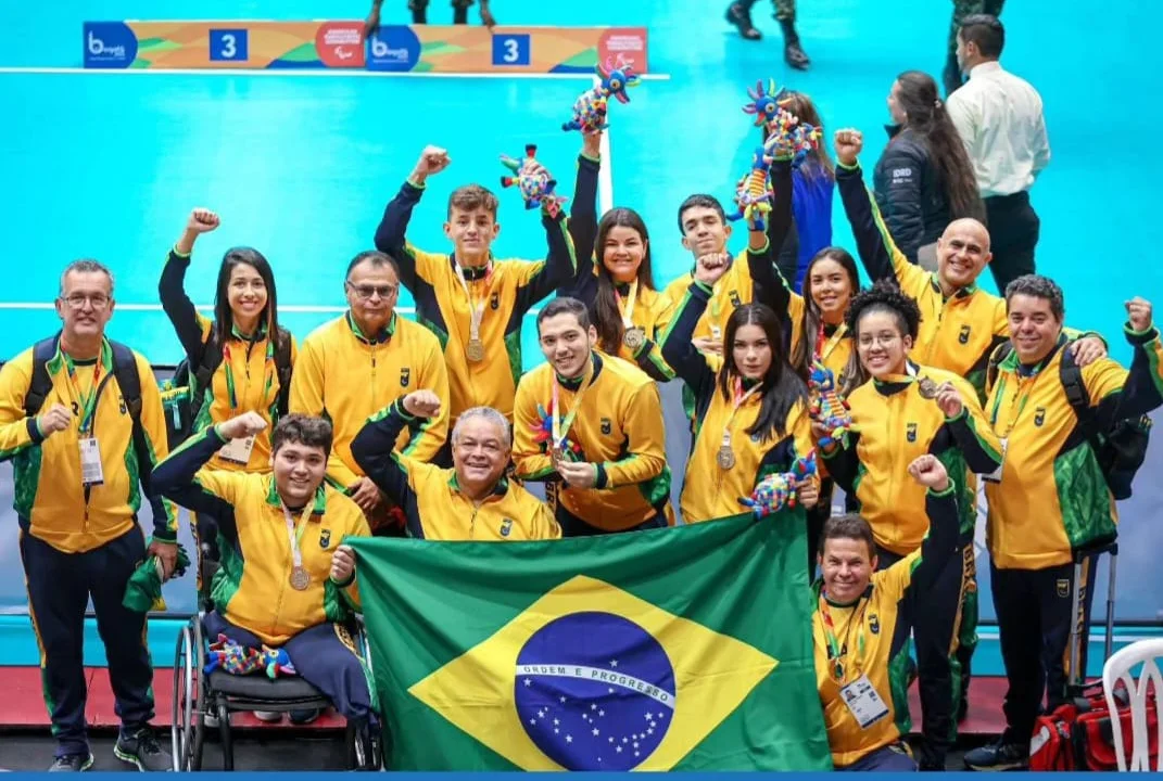 Paratleta bolsista de Paranaguá, Victor Hugo Taborda, conquista ouro junto a seleção brasileira de vôlei sentado durante o Parapanamericano de Jovens, em Bogotá