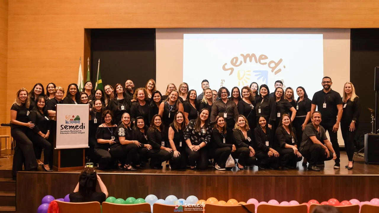 Semedi comemora Dia Mundial da Educação homenageando servidores