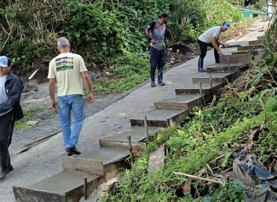 Mutirão fortalece parceria entre a Prefeitura de Paranaguá e comunidade e garante avanço nas obras de acesso à Ponta do Ubá