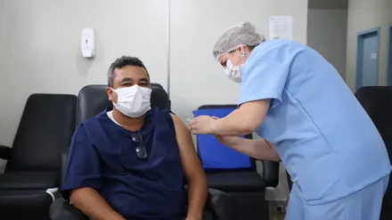 Hospital de Campanha recebe doses da vacina contra a Covid-19