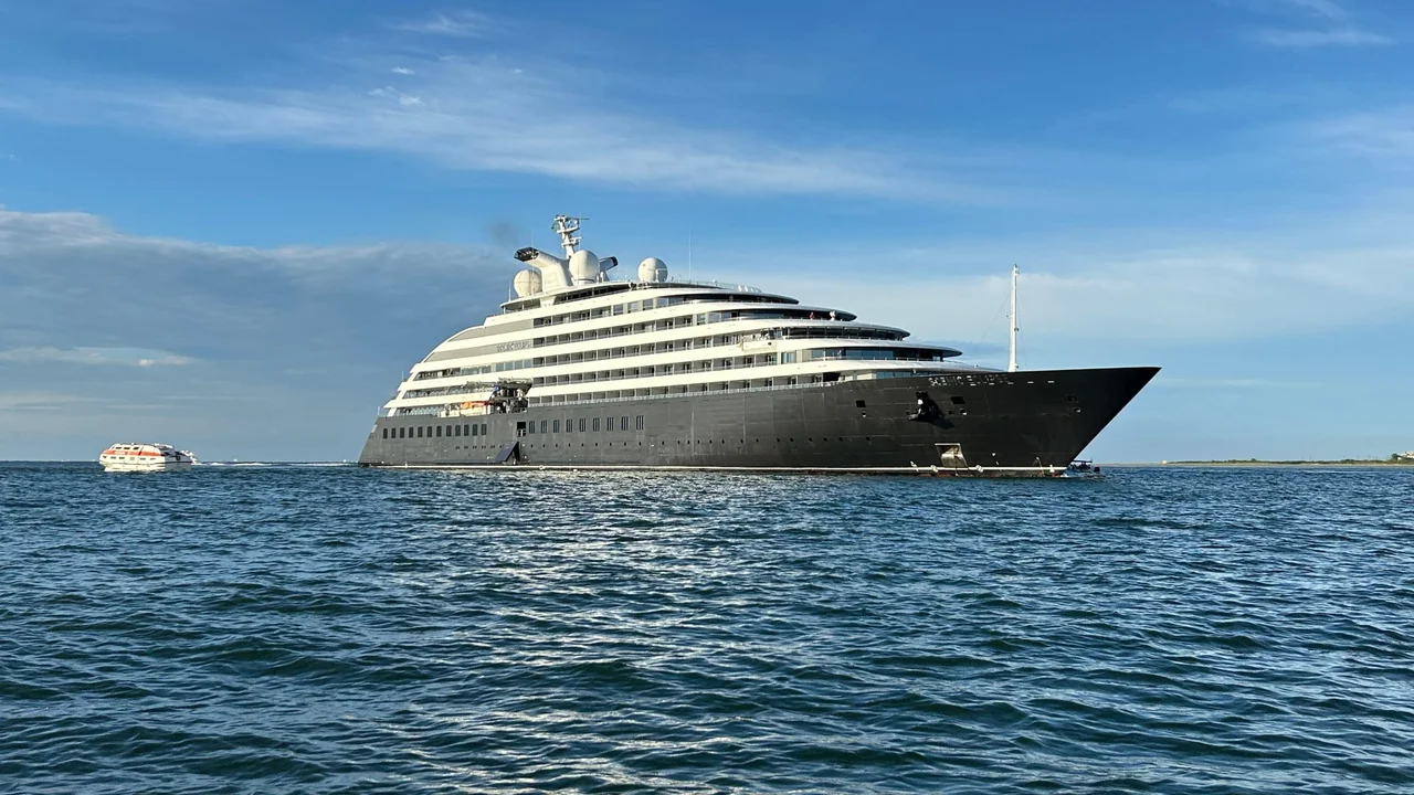 Cruzeiro Scenic Eclipse movimenta a Ilha do Mel
