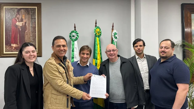 Prefeito de Paranaguá sanciona “Lei Pepe Valinas” em defesa das prerrogativas da advocacia e contra abusos de autoridade